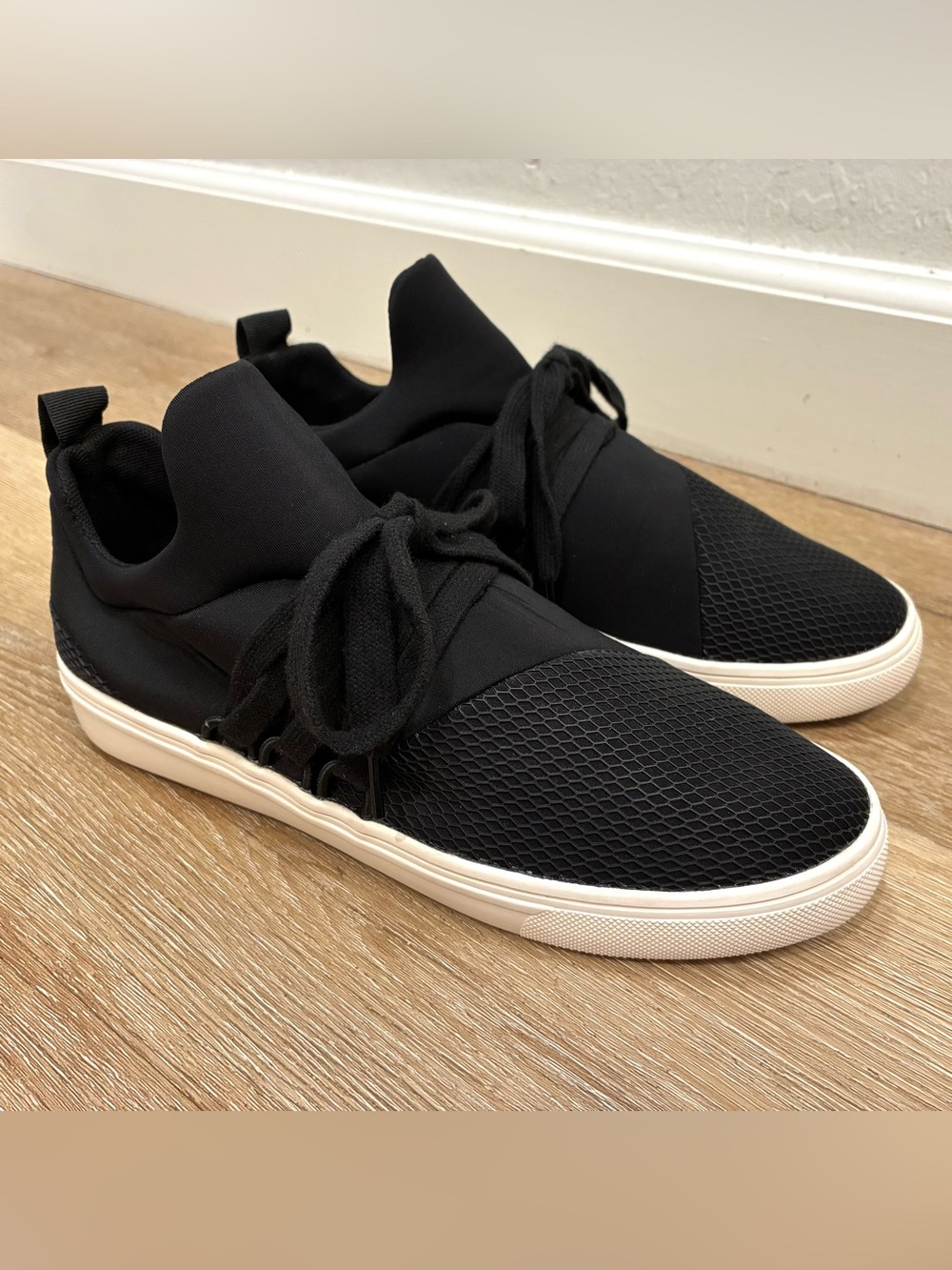 Steve Madden Lancer Sneakers In Black Featuring A Distinct Slip-On Women’s 8.5 M